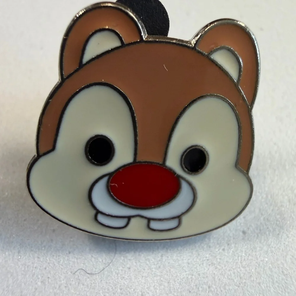 💙3/$20 DISNEY Cute Brown and Red Chipmunk Kids Pin